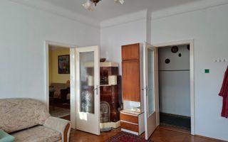 Apartament cu 3 camere si garaj in zona centrală - Poză 8