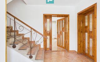 Vilă cu 5 camere pentru investiții în Dumbrăvița - Poză 4