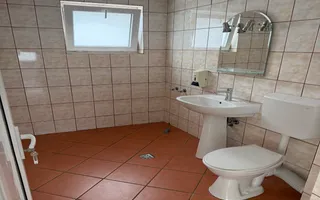 De închiriat: clădire birouri - clinică - 800 mp - renovată - Poză 24