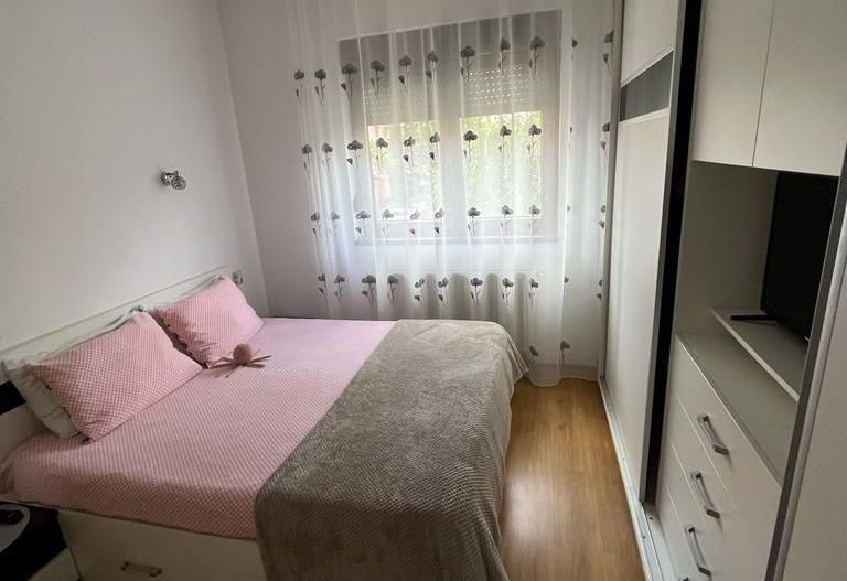 Apart bloc nou etaj 1, Complex -Judetean +loc parcare - Poză 2