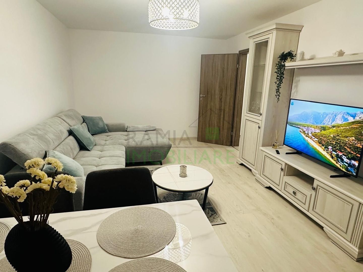Apartament premium 2 camere, Urban Invest Coresi, Parcare + boxă - Poză 2