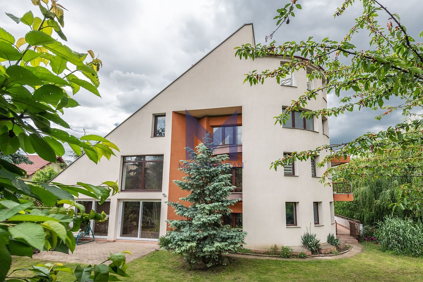 Vilă cu 1.350 mp teren în mijlocul orașului Grădina Botanică - Poză 3