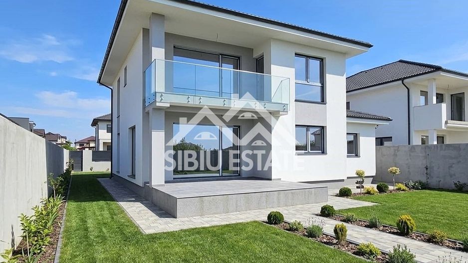 Casa noua 5 camere, 3 bai, curte mare - Poză 1