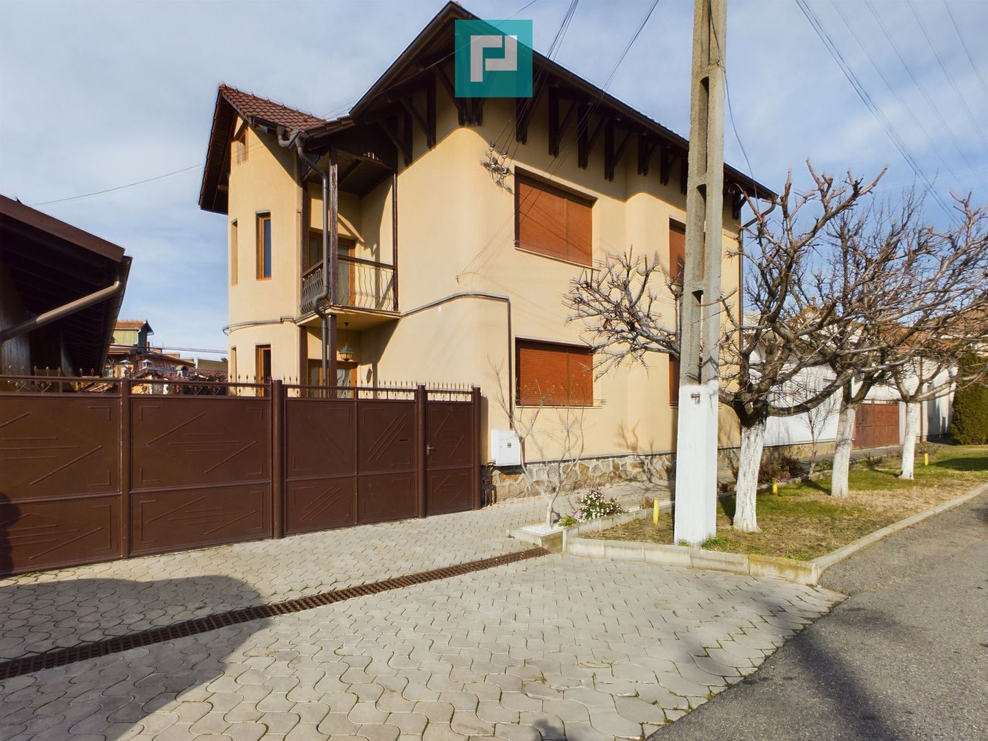 Casă solidă și impunătoare în Grădiște - Poză 1