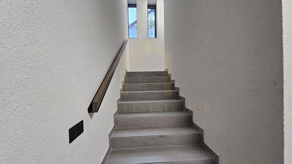 Vanzare  cladire cu 2 apartamente,  600 mp, garaje subterane, Andrei Muresanu - Poză 28