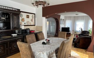 Case cu 7 camere, curte proprie + spălătorie, în Sighetu Marmației - Poză 9