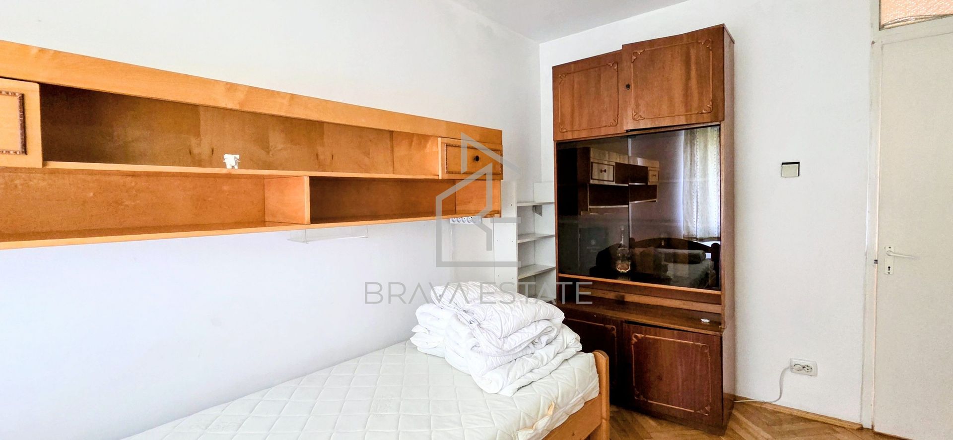 Apartament 3 camere, 2 bai, balcon, zona UMF - Poză 4
