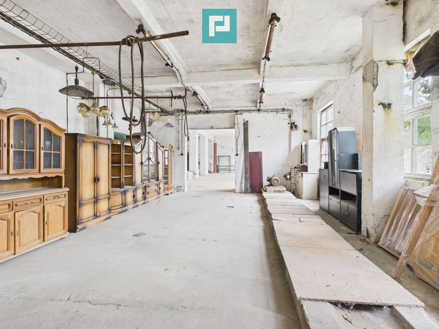 Spațiu de investiții 500 mp în Periam - Poză 2