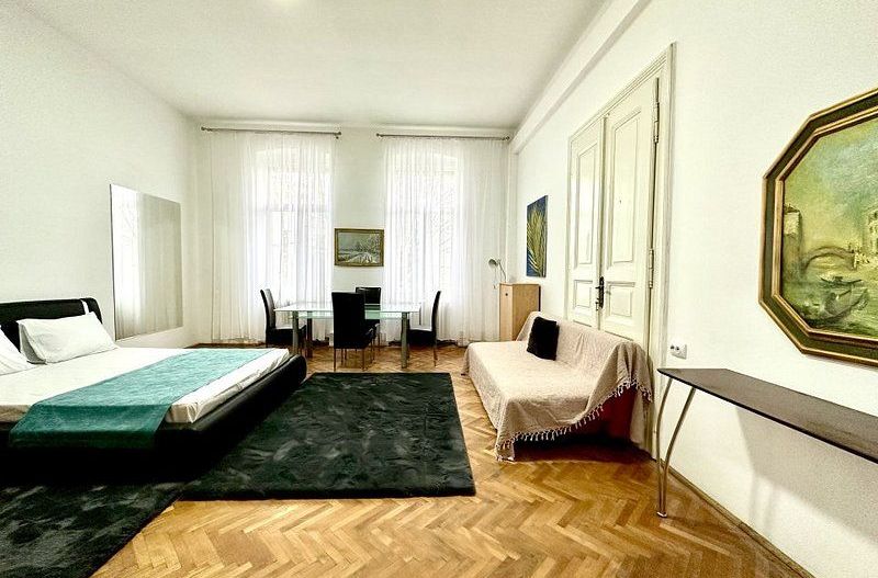 Apartament central, 4 camere - renovat - Poză 2