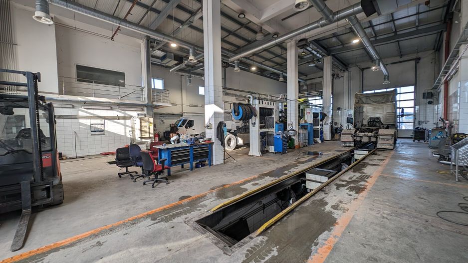 Hala cu teren generos langa acces A1 - Poză 18