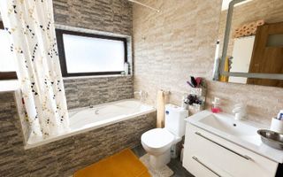 Duplex spațios, complet mobilat, într-o zonă liniștită, lângă râu - Poză 7