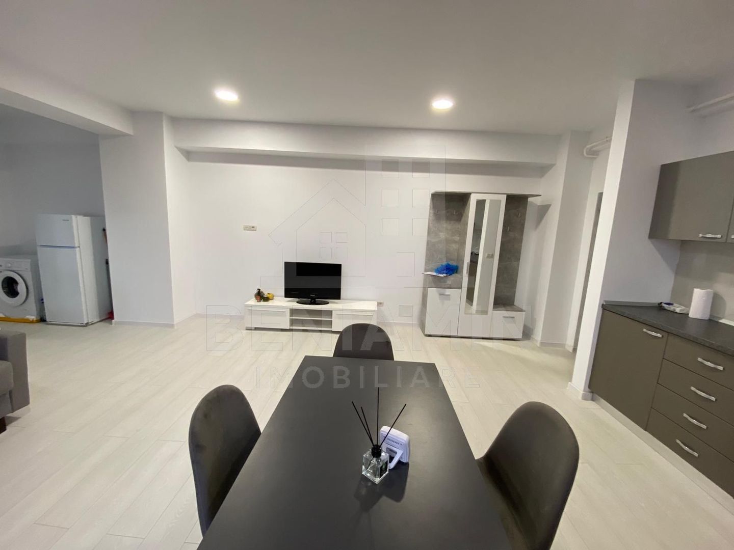 Apartament open space | Prima închiriere | Bloc nou | Zona Consul - Poză 3