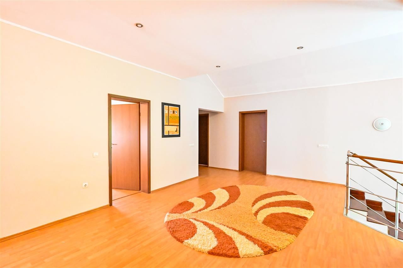 Vila cu 1.500 mp teren, gradina amenajata, linistita zonare,  Halchiu, Brasov - Poză 17
