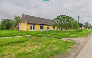 Casă de reabilitat pe teren generos- Comuna Variaș - Poză 3