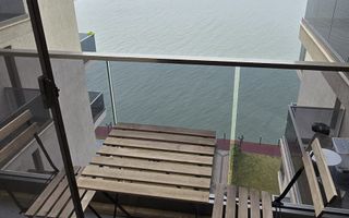 Studio modern de închiriat în Solid Butoaie – vedere la lac, parcare - Poză 2