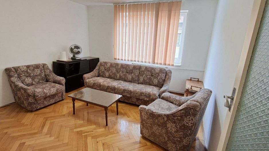 Apartament cu 3 camere - Centru - Poză 1