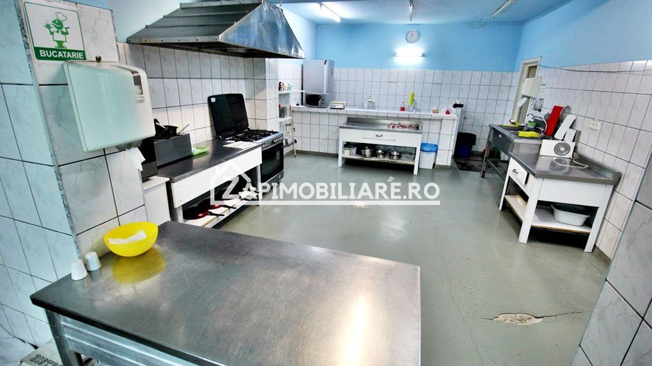 Pensiune aproape de centru,10 camere,13 băi,1 restaurant - Poză 7