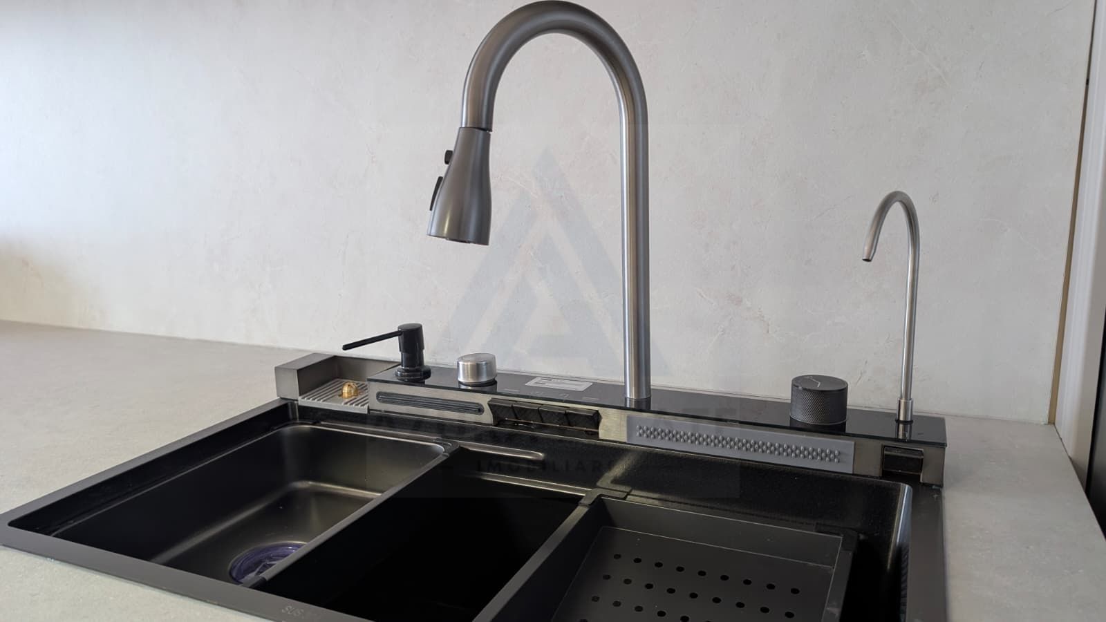 Casa 130 mp utili 4 camere 2 bai garaj curte individuala in Selimbar - Poză 9