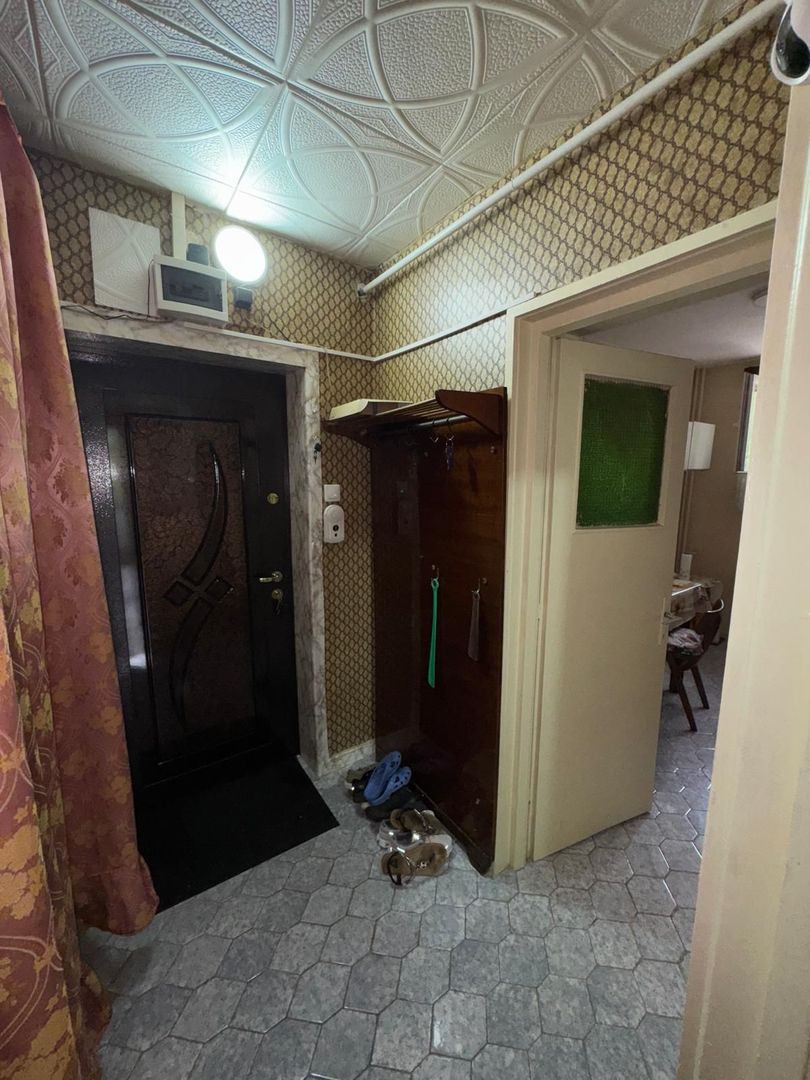 Vand apartament 2 camere,et.1 - Poză 1