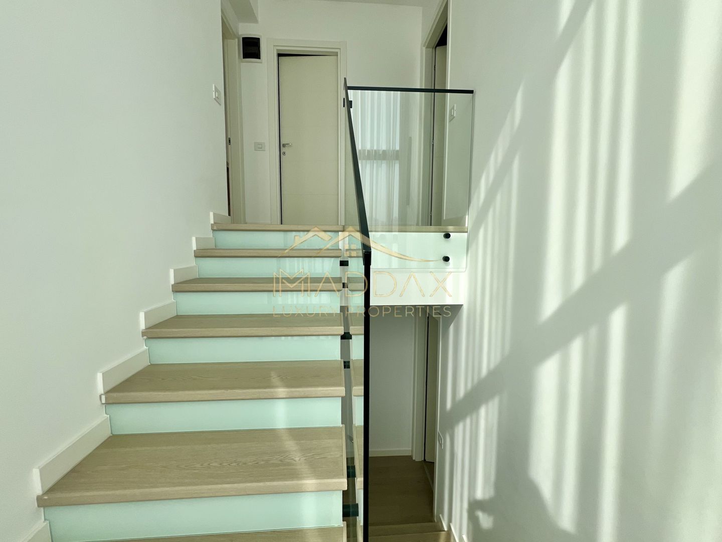 Vila LUX **5 camere**3 locuri parcare** Complex NOU//Sisesti - Poză 17