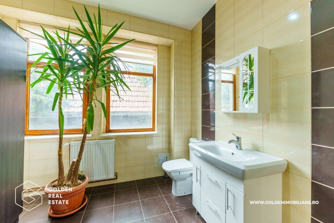 Oportunitate de investiție, vila pretabila pentru  afacere de familie - Poză 32