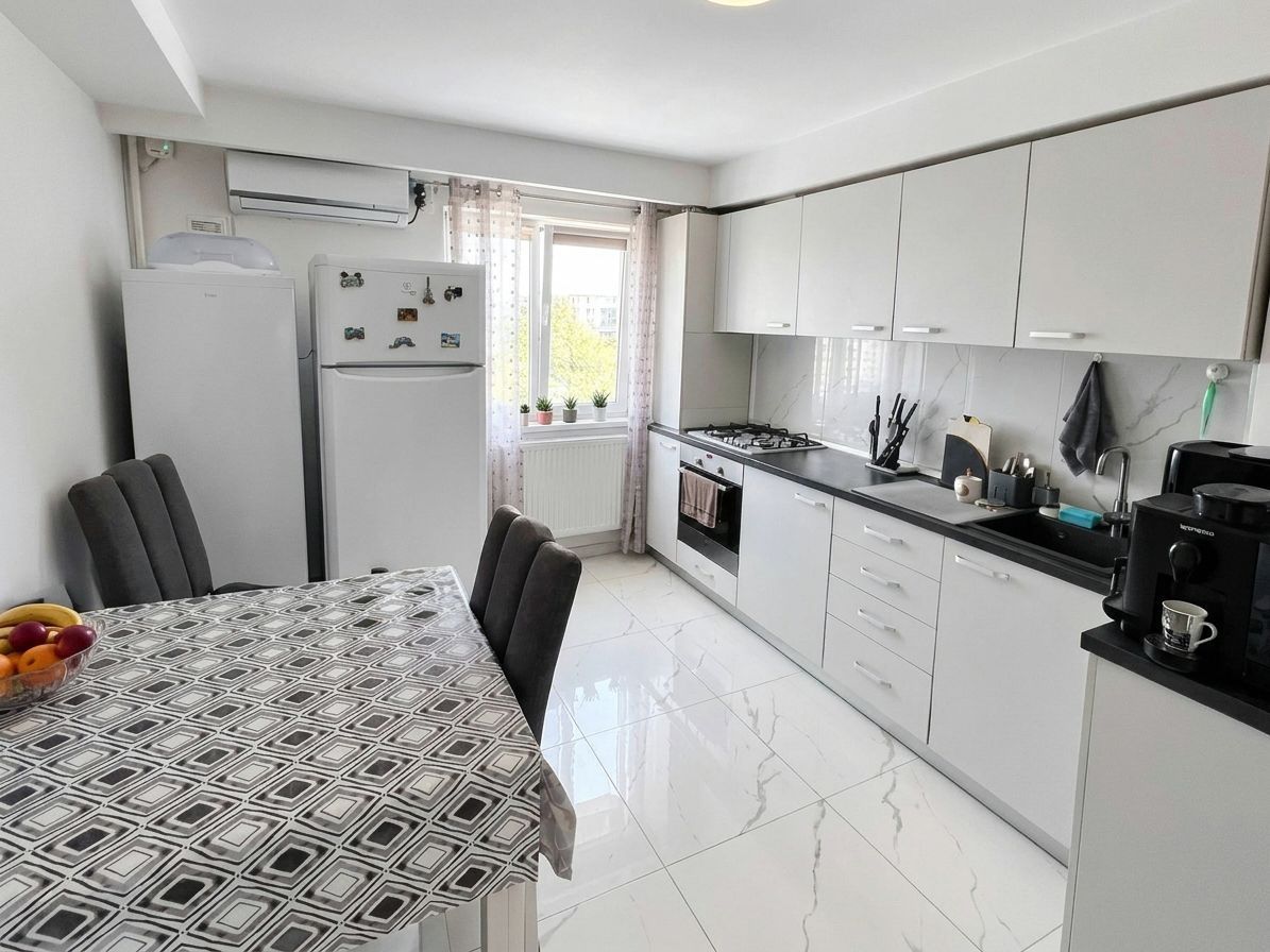 Apartament 2 camere, Cetate, zona piata, et.3, renovat - Poză 2
