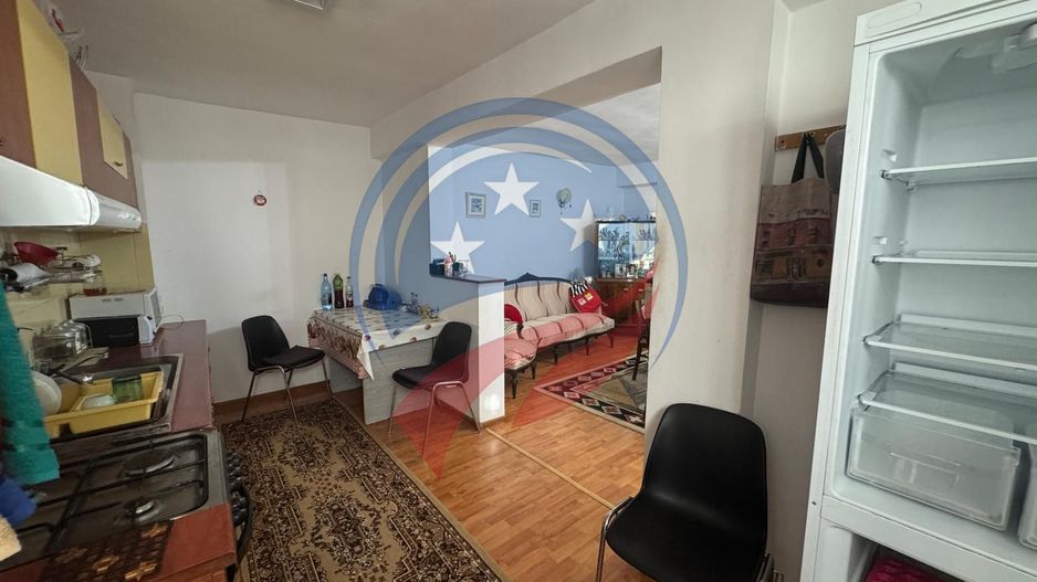 Casă cu 7 camere, în spatele stadionului - Poză 8