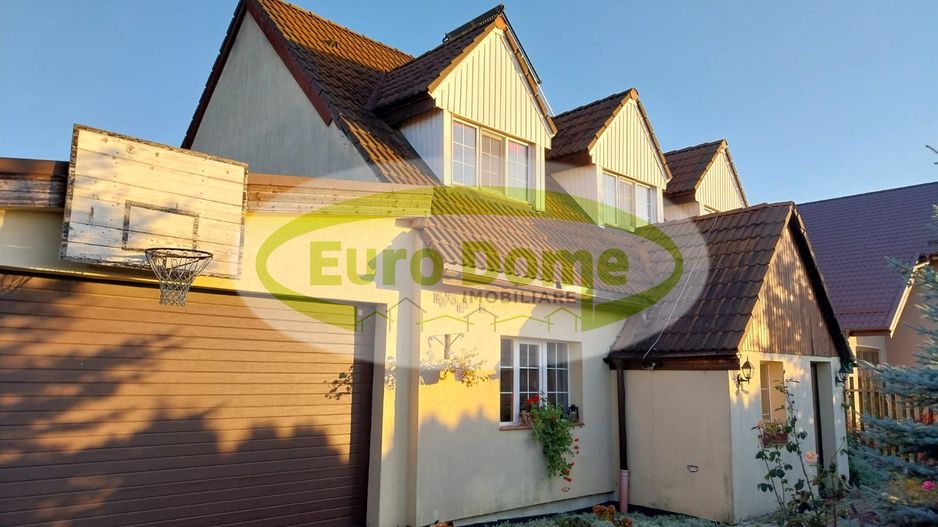 Casa primitoare, curte si gradina, priveliste frumoasa catre munti. - Poză 3