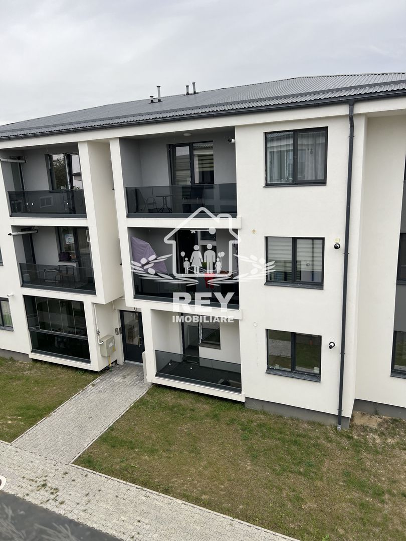 Apartament 3 camere,2 bai,2 balcoane, loc de parcare,Selimbar/Primarie - Poză 2