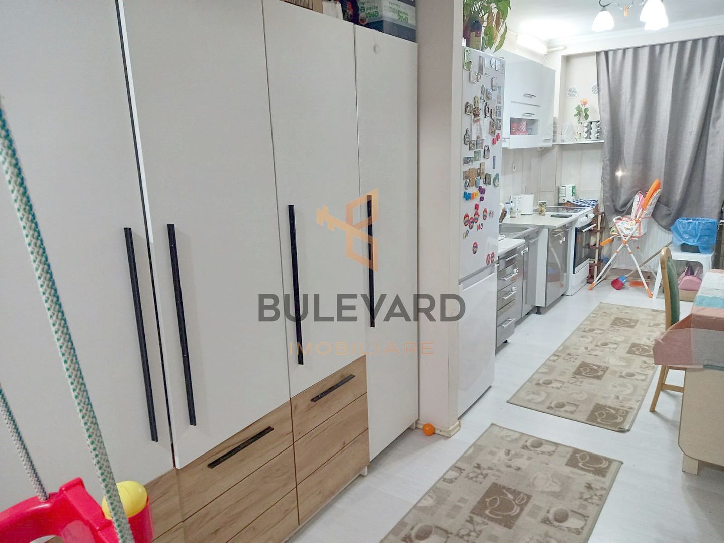 Apartament cu 3 camere, zona strazii  Florilor! - Poză 5