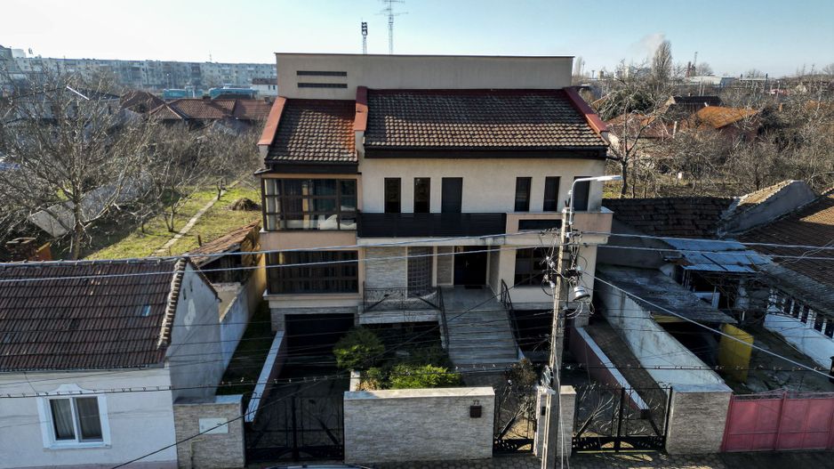 Vilă spațioasă cu 8 camere, Grădiște - Poză 1