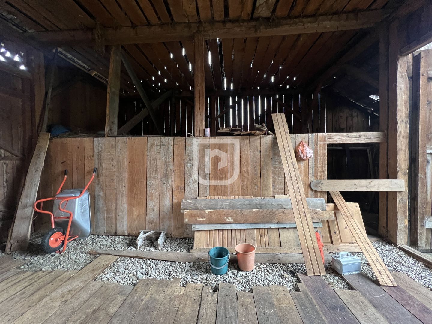 De vanzare casa, atelier fierarie, 4 anexe - 2507 mp in Manastirea Humorului - Poză 9