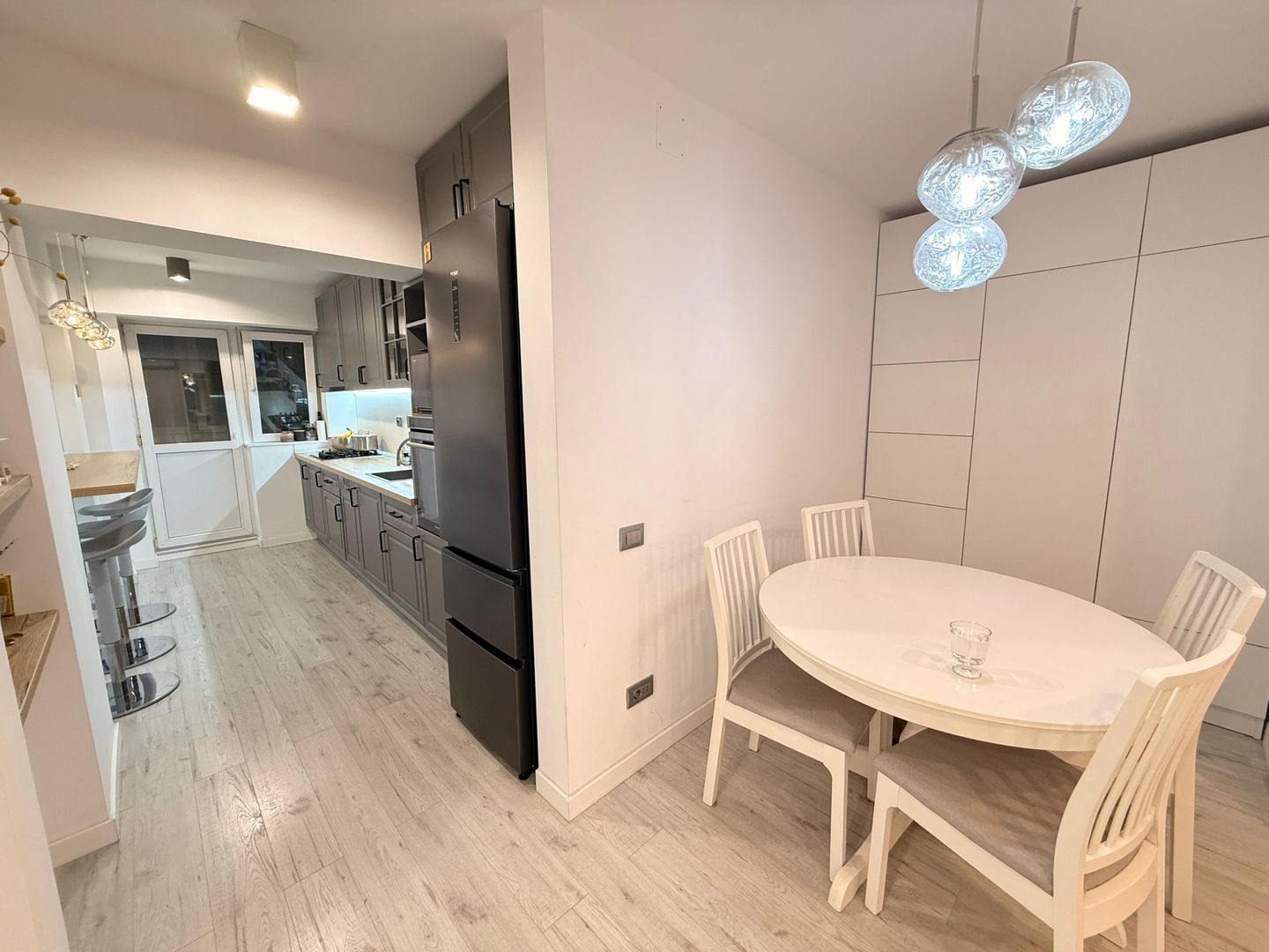 5 camere Dorobanti ASE | Garaj 14.56 mp | Bloc 1982 - Poză 4