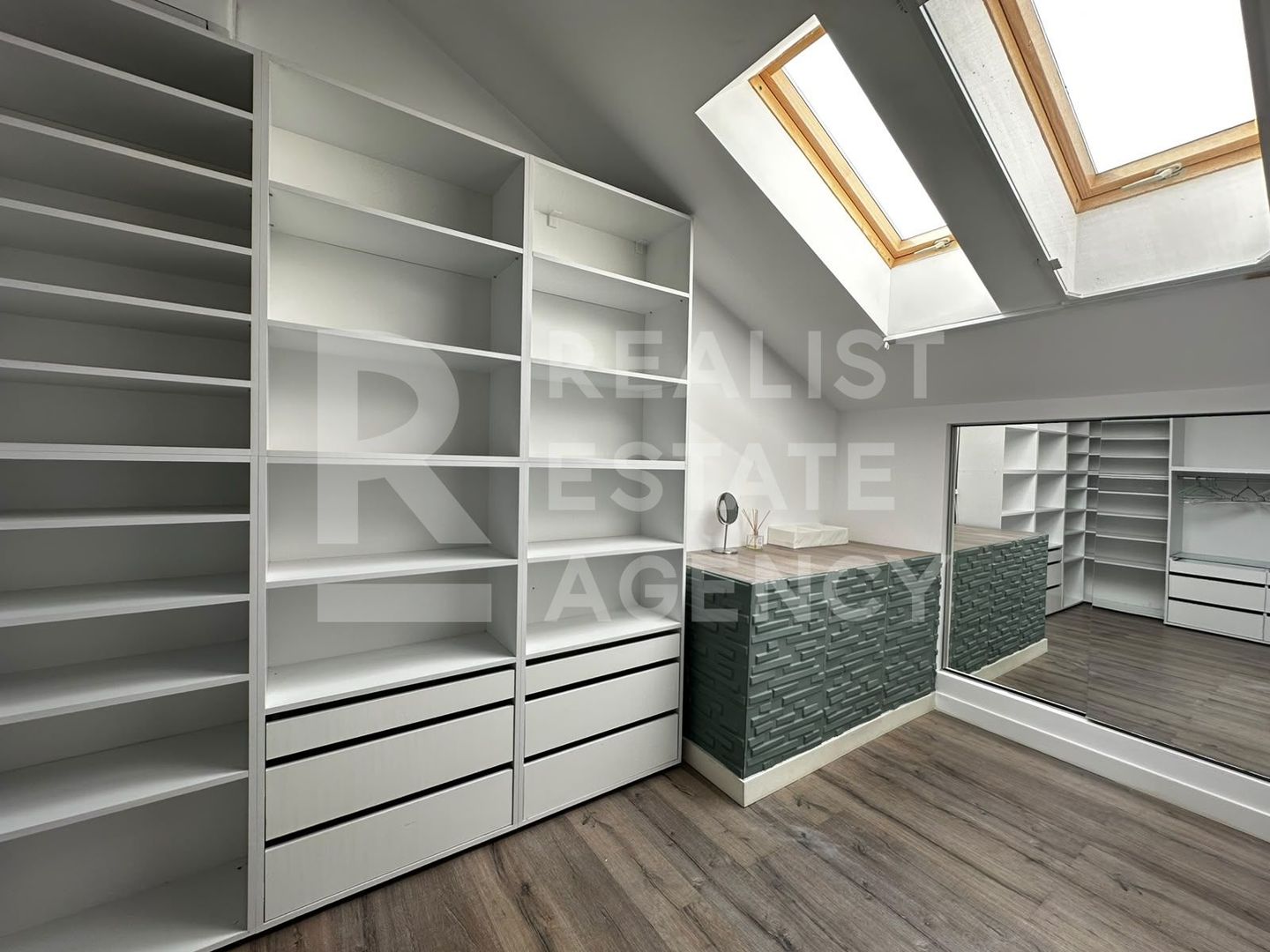 Închiriere, Penthouse cu 2 camere + loc de parcare - Poză 8