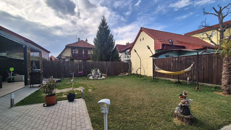 Piața de Miercuri, casă singură în curte, renovată 2025 - Poză 1