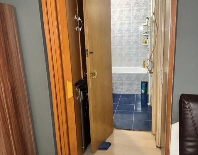 Apartament spatios cu trei camere, Brancoveanu, 80.000€ negociabil - Poză 3