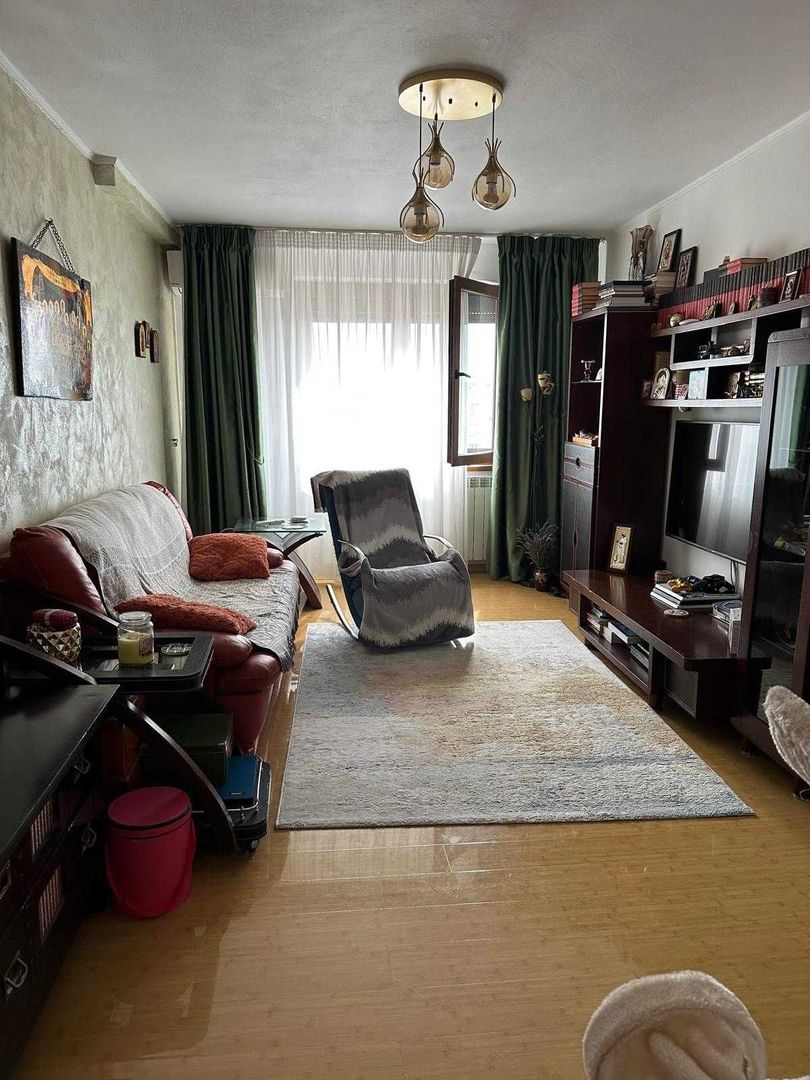 De vanzare Apartament 3 camere Crangasi - Poză 1