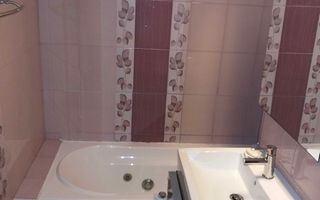 Apartament de vanzare cu 3 camere - Poză 2