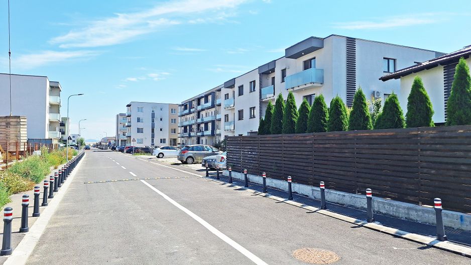 Ghimbav, intrare dinspre Brasov, apartament 3 camere mobilat, 125500 euro - Poză 1