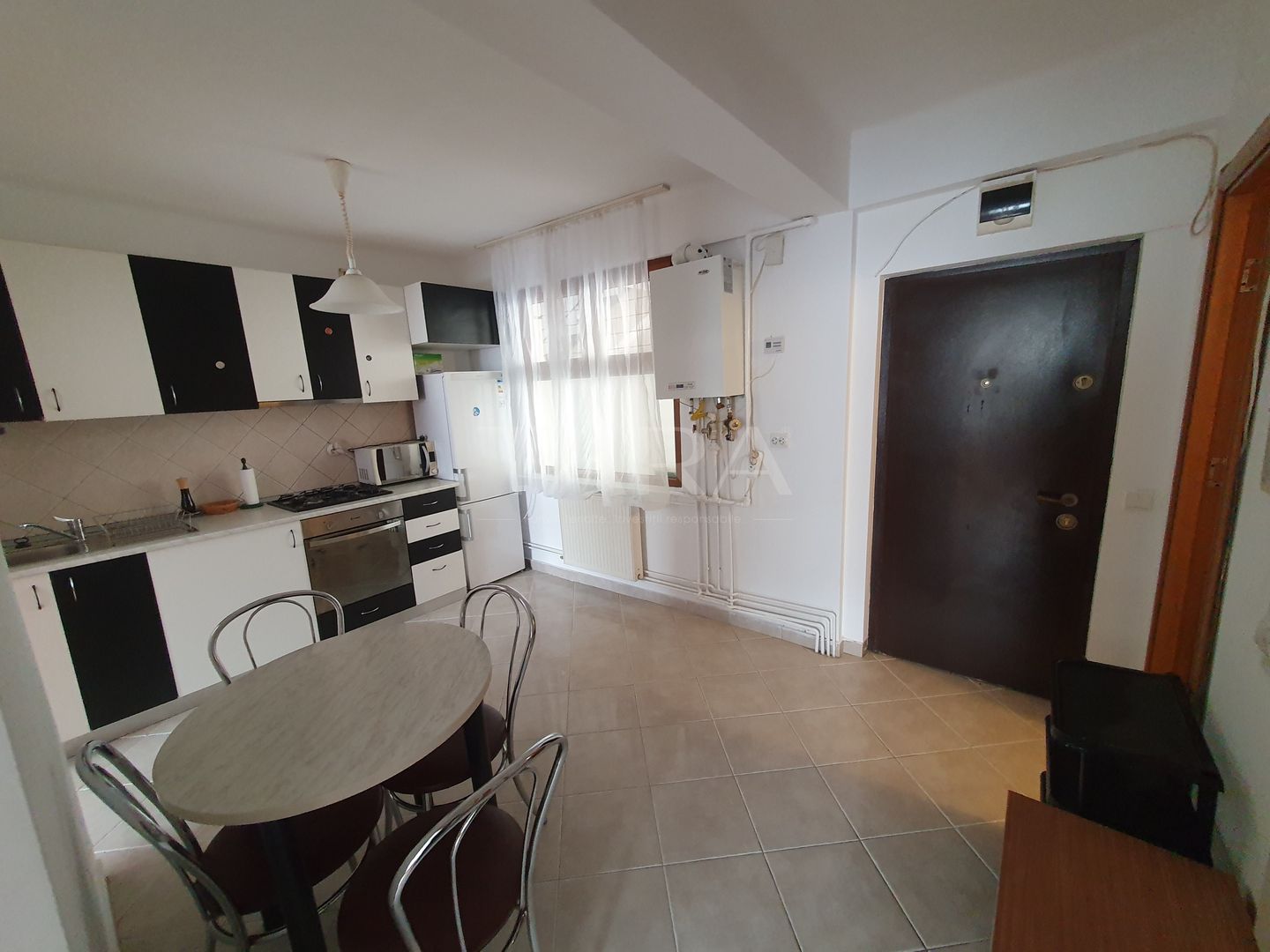 Apartament confortabil cu 2 camere, zona Centrala - Poză 1