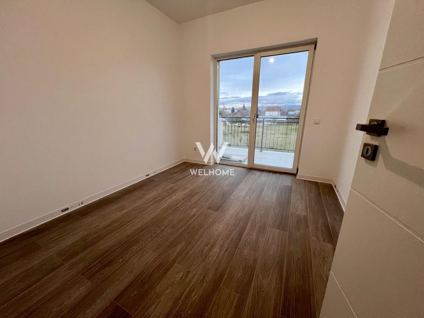 Compartimentarea perfecta! 3 camere, 2 bai si curte  in Selimbar - Poză 9