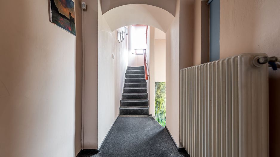 Casa Solida cu Mansarda in Zona Excelenta Parneava - Poză 3