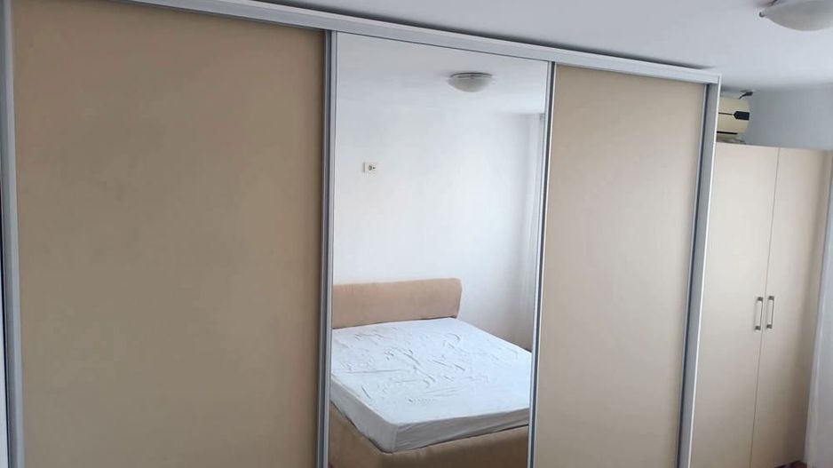 închiriez apartament 2 camere - Poză 4