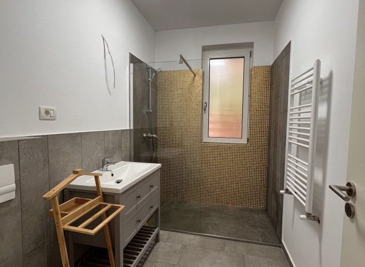 Apartament cu 2 camere si curte proprie 60mp - Poză 7