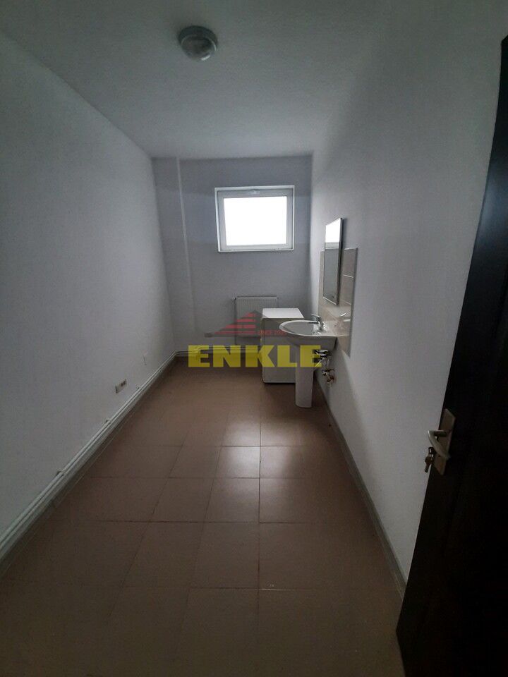 Hala 280 mp + apartament cu 4 camere la etaj /150 mp/ Zona Industriala - Poză 6
