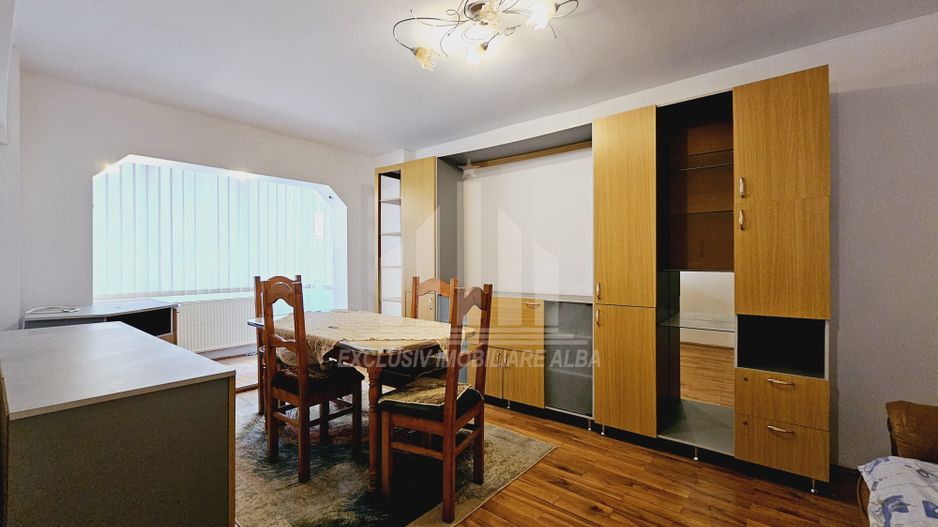 Apartament cu 3 camere decomandate, Cetate - Poză 1