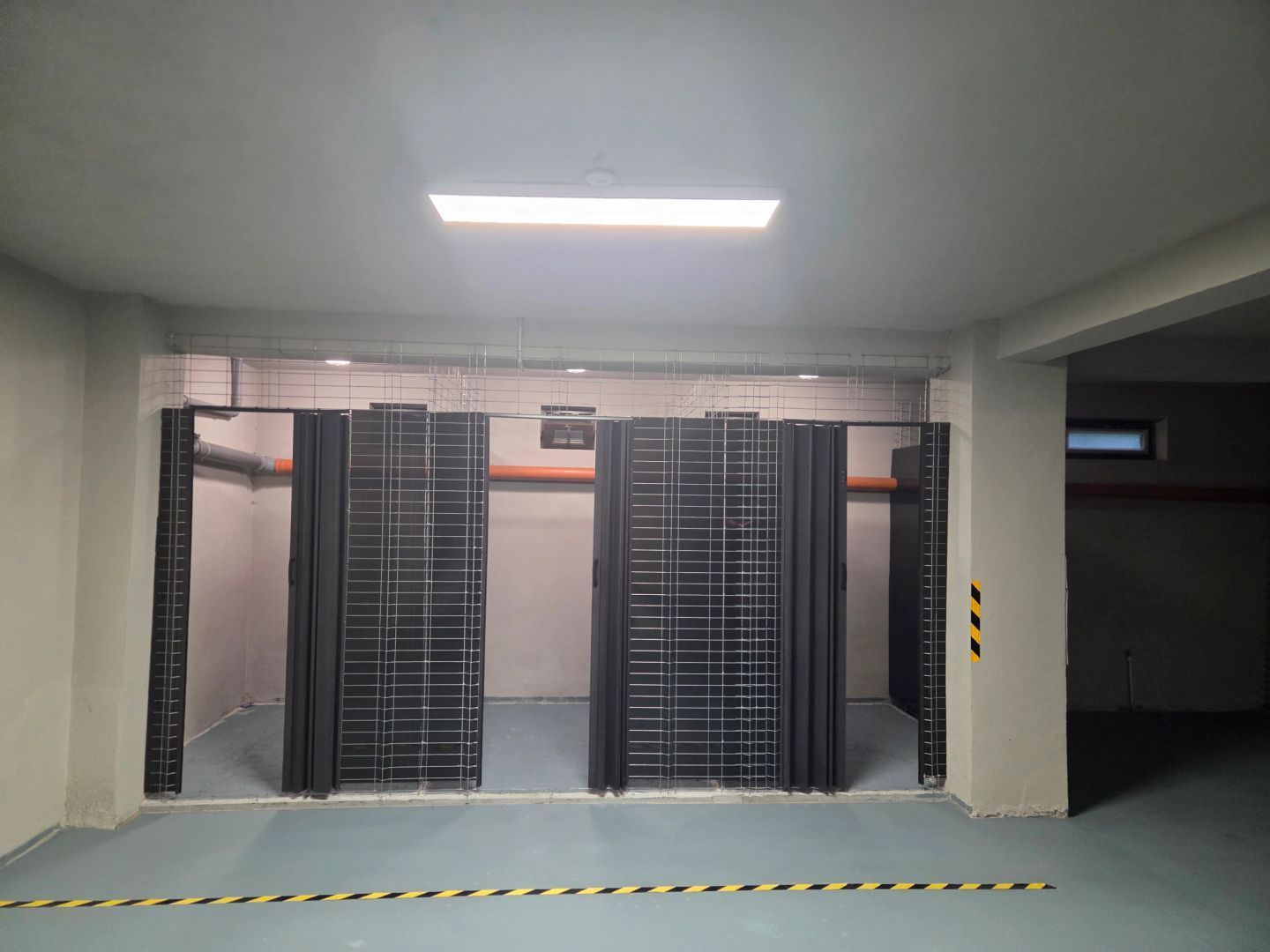 Spatiu subsol 227mp cu parcari subterane si boxe - Poză 6