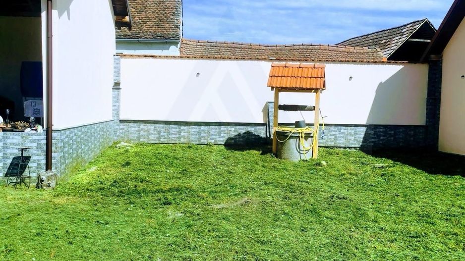 Casa individuala cu garaj 60 mp si teren+gradina 2650 mp in Porumbacu - Poză 4