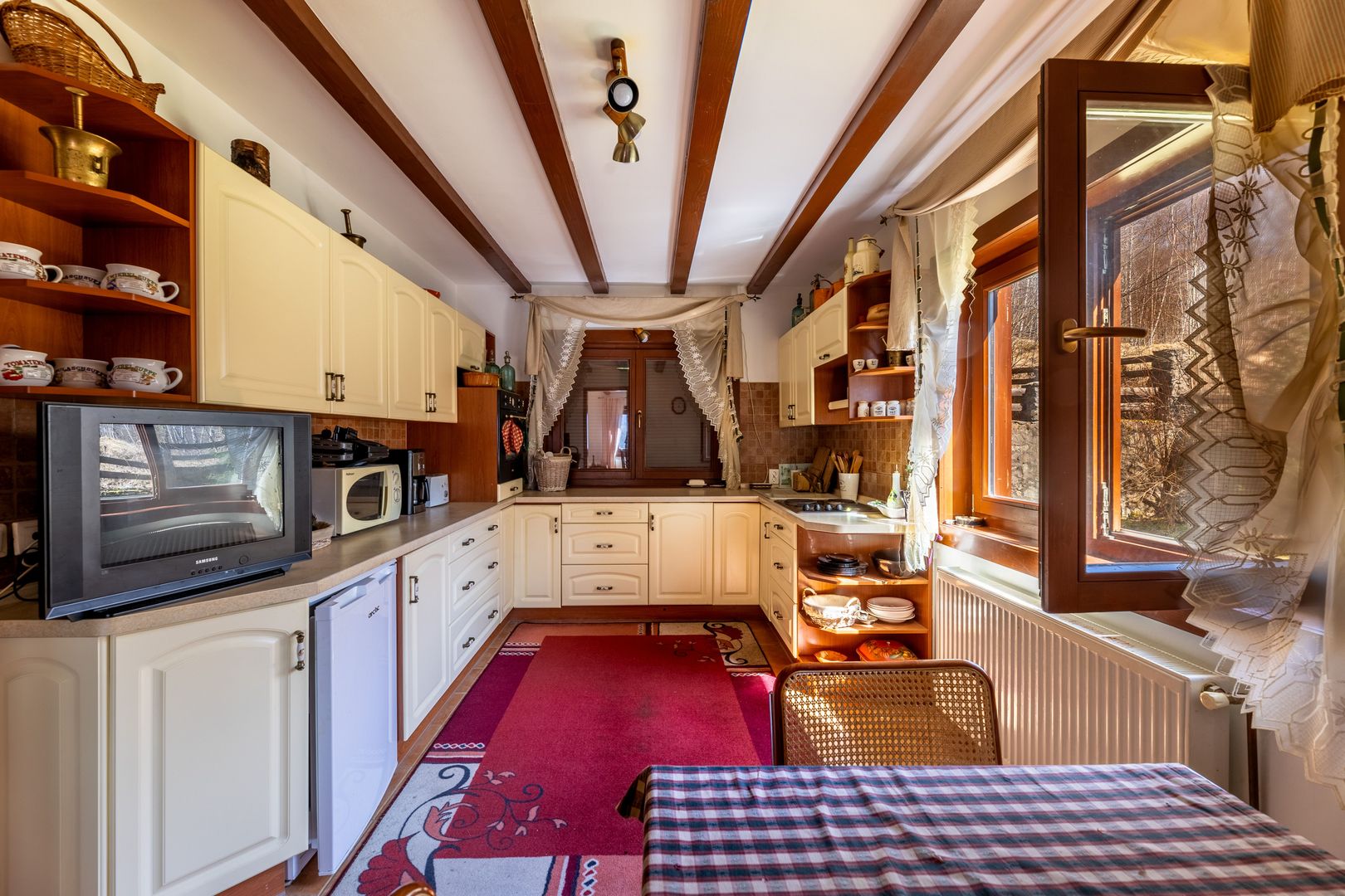 Casă de vacanță în Poiana Mărului. - Poză 6