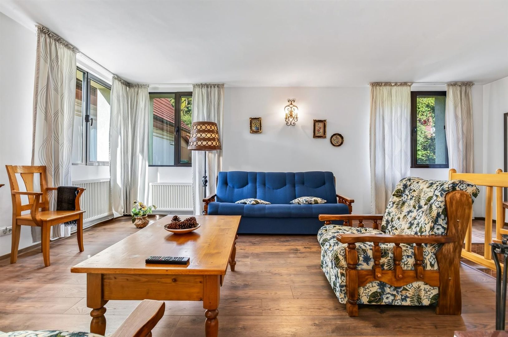 Casa pe 3 niveluri | Terasa cu priveliste | 3 parcari | Pozitie centrala - Poză 3